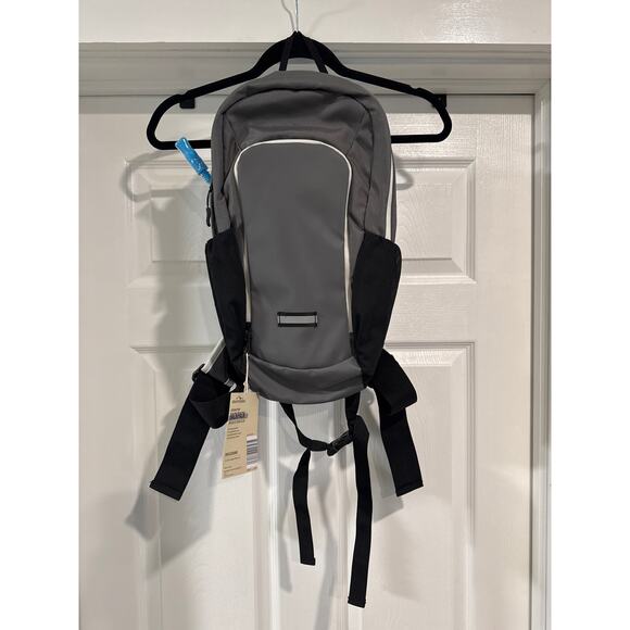 Adventuridge 2L Hydration Backpack - Picture 1 of 7